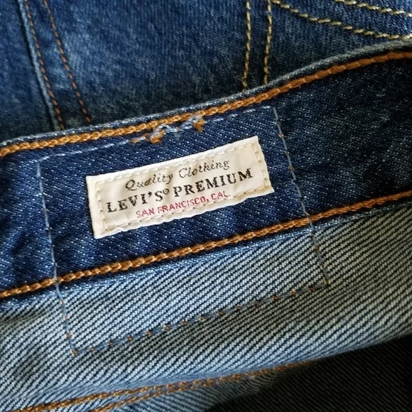 𝅺Levi's  501 Medium Wash High Rise Frayed Hem Denim Shorts Women's Size 30 - Picture 9 of 12